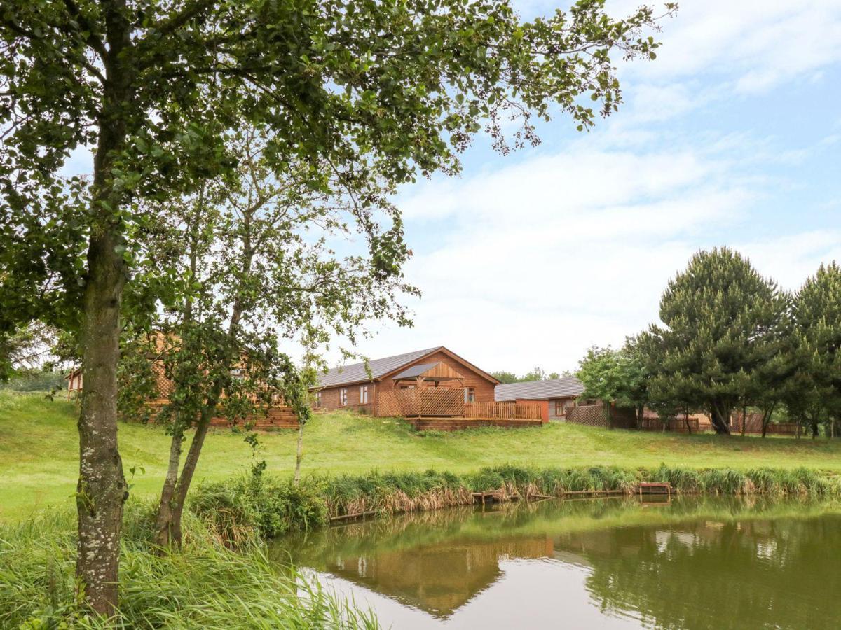 Makins Lodges Nuneaton Exterior foto